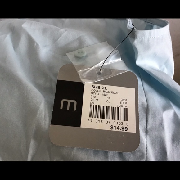 NWT. HALTER TOP - Picture 7 of 8